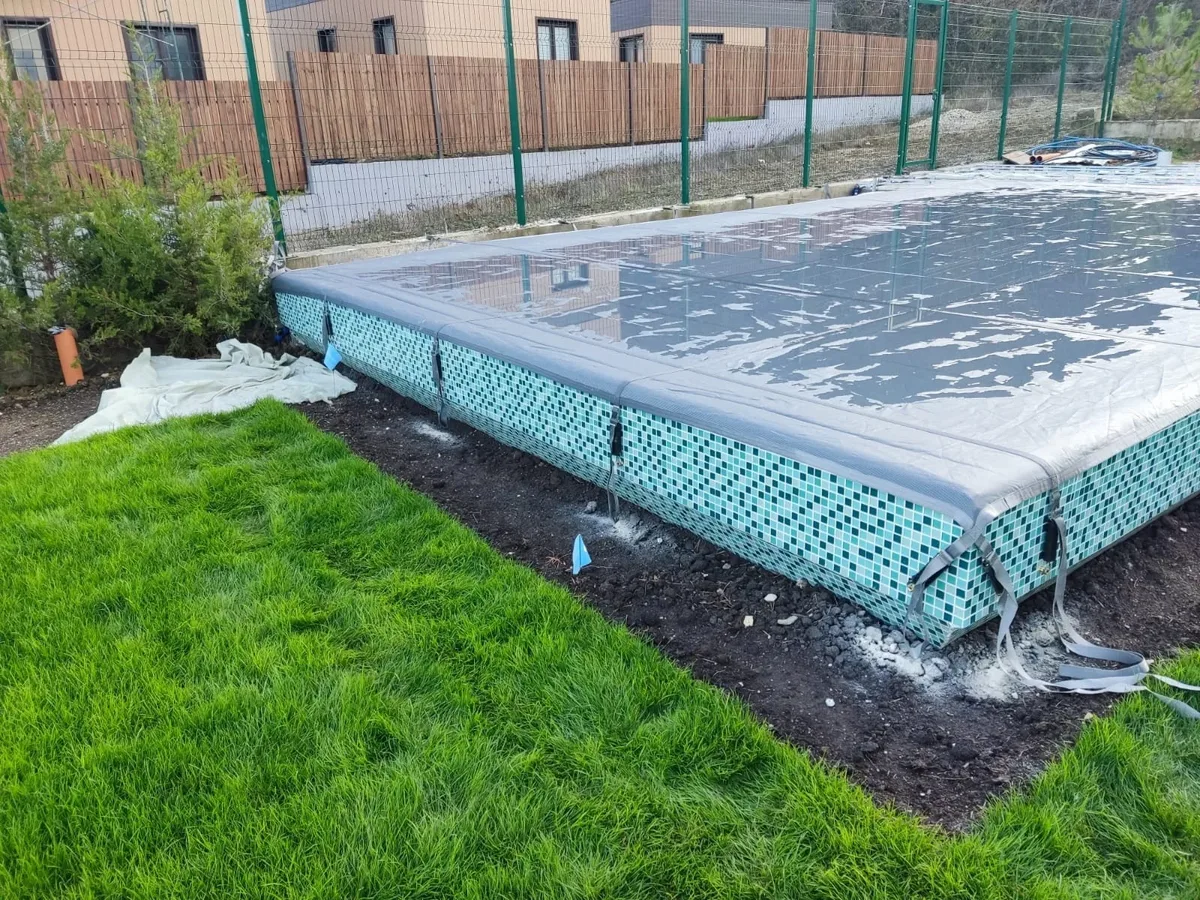 Батутное покрывало на бассейне в Тынде